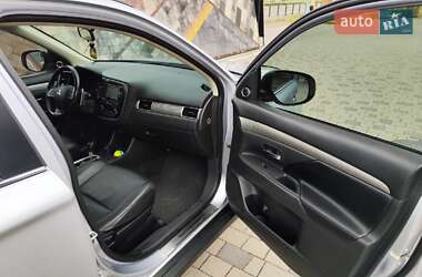 Внедорожник / Кроссовер Mitsubishi Outlander 2013 в 