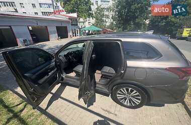 Внедорожник / Кроссовер Mitsubishi Outlander 2017 в 