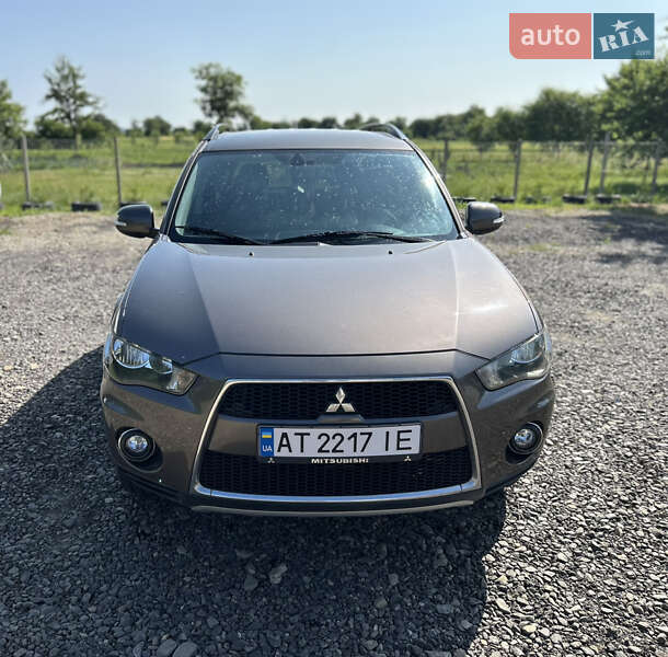 Внедорожник / Кроссовер Mitsubishi Outlander 2011 в Косове