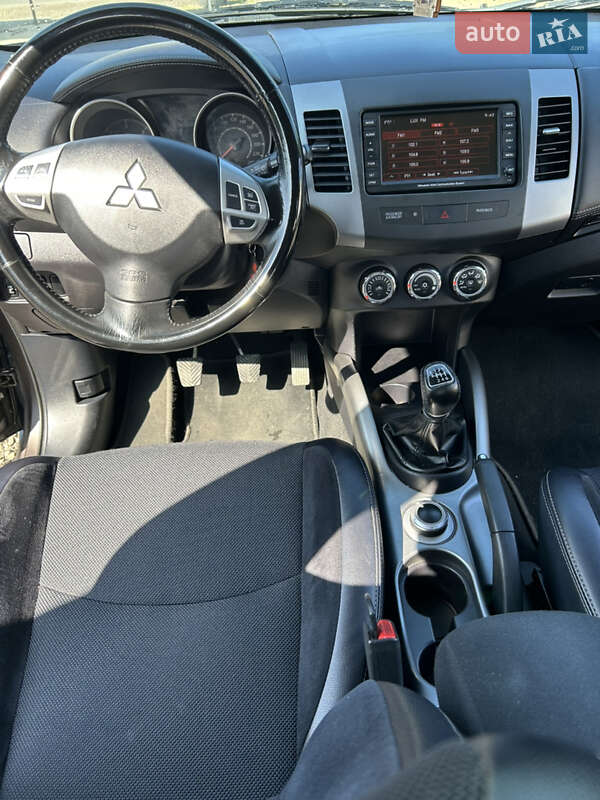 Внедорожник / Кроссовер Mitsubishi Outlander 2011 в Косове