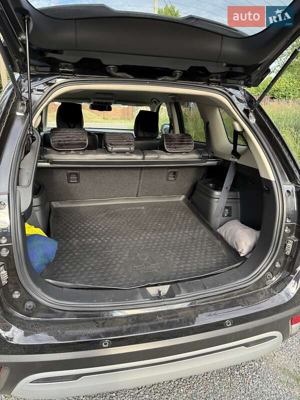 Позашляховик / Кросовер Mitsubishi Outlander 2021 в Львові