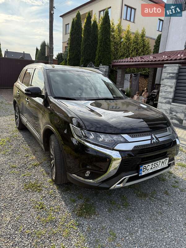 Позашляховик / Кросовер Mitsubishi Outlander 2021 в Львові