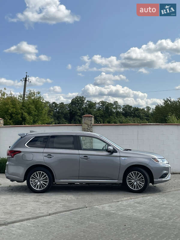 Внедорожник / Кроссовер Mitsubishi Outlander 2020 в Виннице