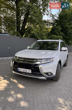 Позашляховик / Кросовер Mitsubishi Outlander 2015 в Хмельницькому