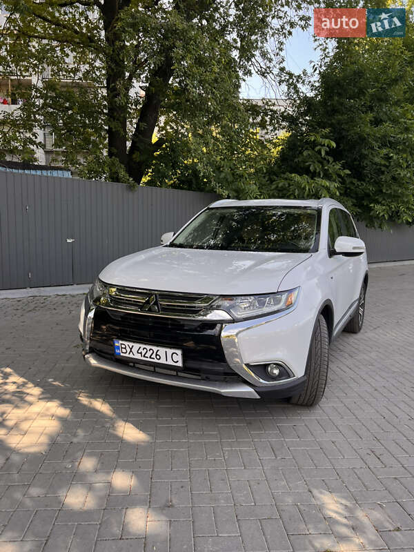 Mitsubishi Outlander 2015