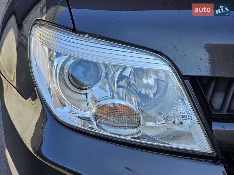 Внедорожник / Кроссовер Mitsubishi Outlander 2009 в Киеве