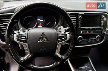 Внедорожник / Кроссовер Mitsubishi Outlander 2015 в 