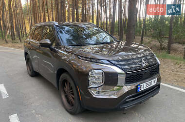 Внедорожник / Кроссовер Mitsubishi Outlander 2022 в 