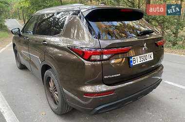 Внедорожник / Кроссовер Mitsubishi Outlander 2022 в 
