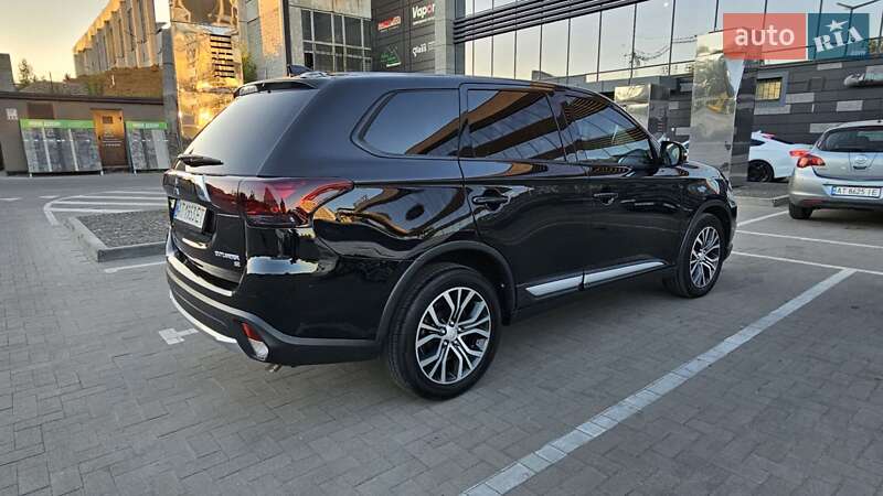 Внедорожник / Кроссовер Mitsubishi Outlander 2017 в Ивано-Франковске