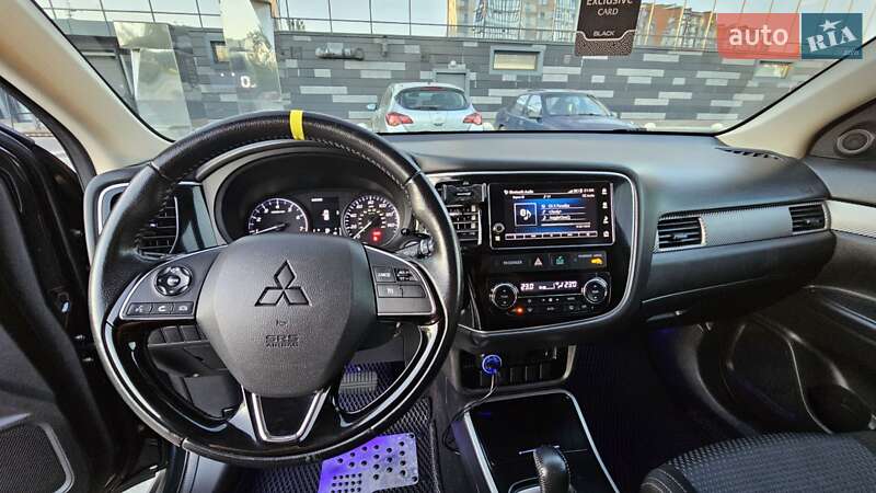 Внедорожник / Кроссовер Mitsubishi Outlander 2017 в Ивано-Франковске