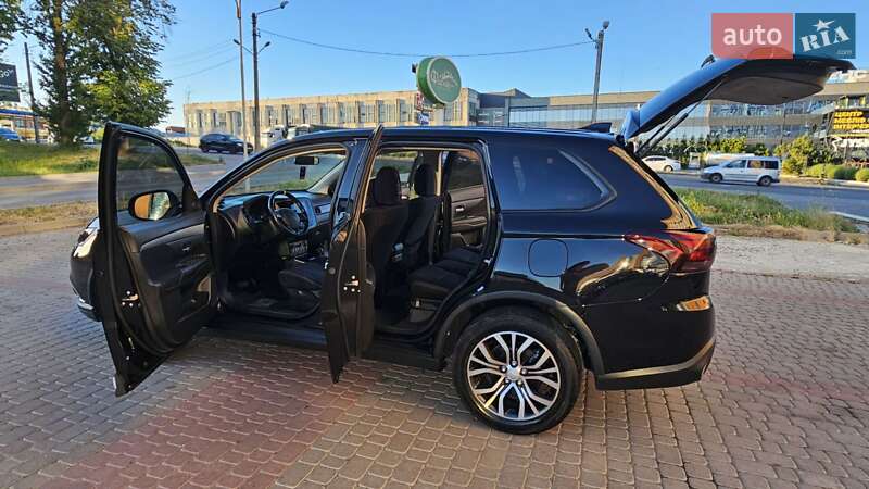 Внедорожник / Кроссовер Mitsubishi Outlander 2017 в Ивано-Франковске