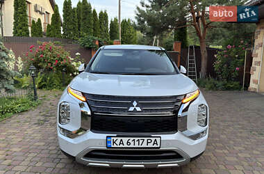 Внедорожник / Кроссовер Mitsubishi Outlander 2023 в Киеве