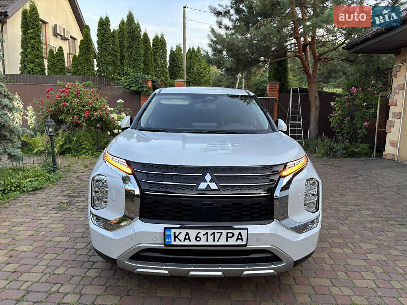 Mitsubishi Outlander 2023