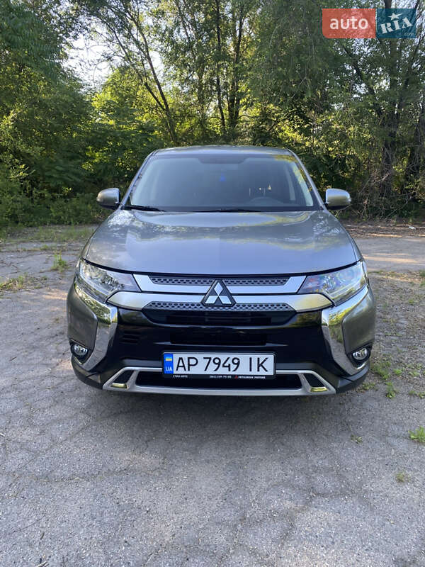 Mitsubishi Outlander 2021