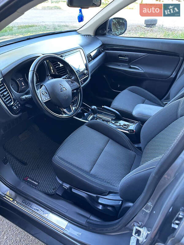 Позашляховик / Кросовер Mitsubishi Outlander 2021 в Запоріжжі