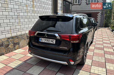 Позашляховик / Кросовер Mitsubishi Outlander 2018 в 