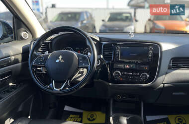 Внедорожник / Кроссовер Mitsubishi Outlander 2015 в 