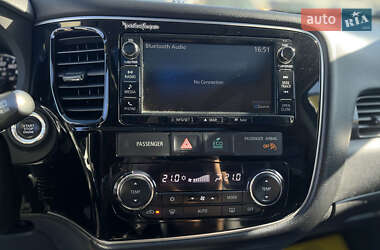 Внедорожник / Кроссовер Mitsubishi Outlander 2015 в 