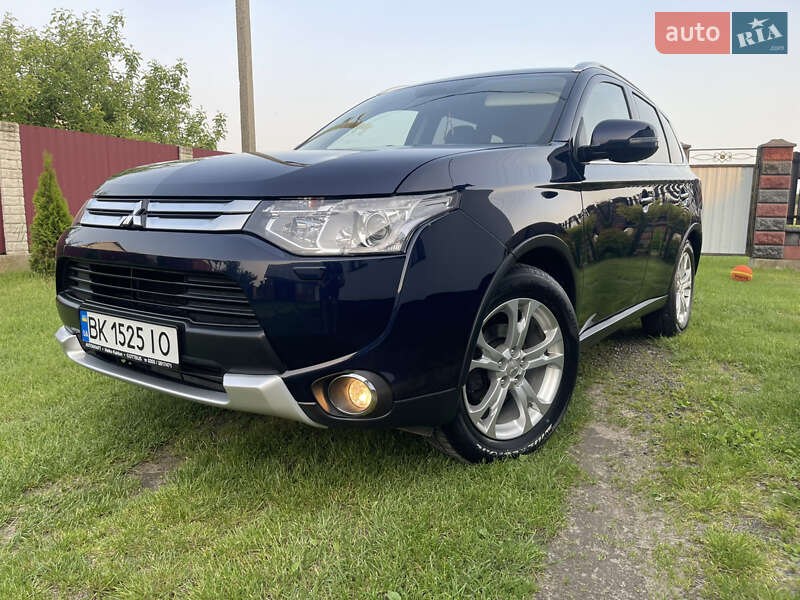 Внедорожник / Кроссовер Mitsubishi Outlander 2015 в Владимирце