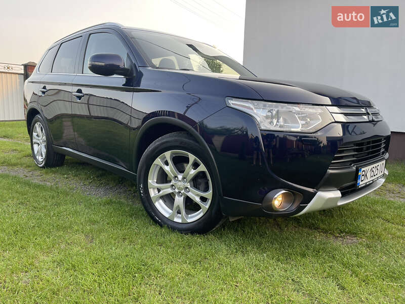 Внедорожник / Кроссовер Mitsubishi Outlander 2015 в Владимирце