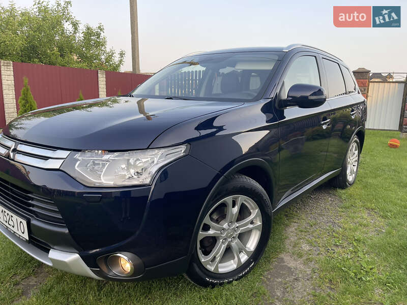 Внедорожник / Кроссовер Mitsubishi Outlander 2015 в Владимирце