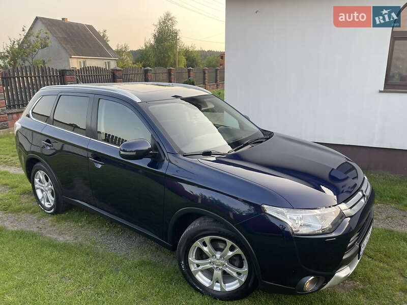 Внедорожник / Кроссовер Mitsubishi Outlander 2015 в Владимирце