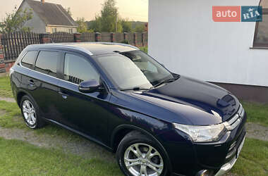 Внедорожник / Кроссовер Mitsubishi Outlander 2015 в 