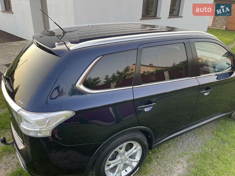 Внедорожник / Кроссовер Mitsubishi Outlander 2015 в Владимирце