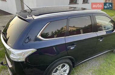 Внедорожник / Кроссовер Mitsubishi Outlander 2015 в 