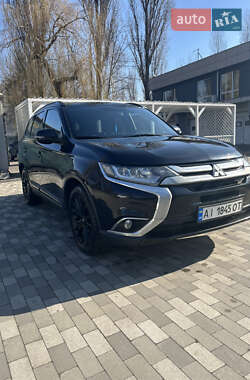 Внедорожник / Кроссовер Mitsubishi Outlander 2017 в Киеве