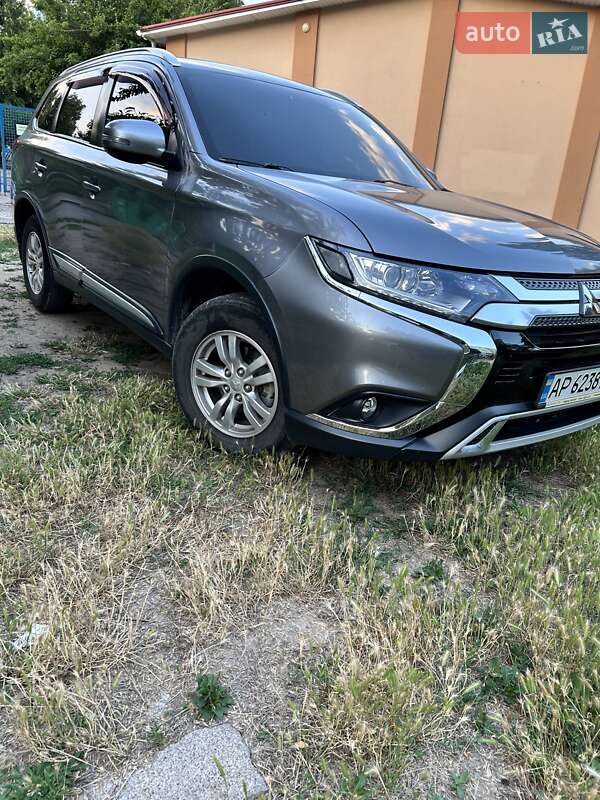 Внедорожник / Кроссовер Mitsubishi Outlander 2018 в Запорожье