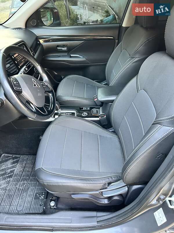 Внедорожник / Кроссовер Mitsubishi Outlander 2018 в Запорожье