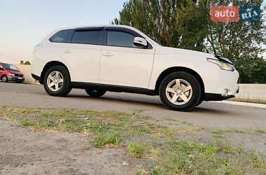 Внедорожник / Кроссовер Mitsubishi Outlander 2012 в 