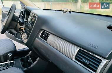 Внедорожник / Кроссовер Mitsubishi Outlander 2012 в 