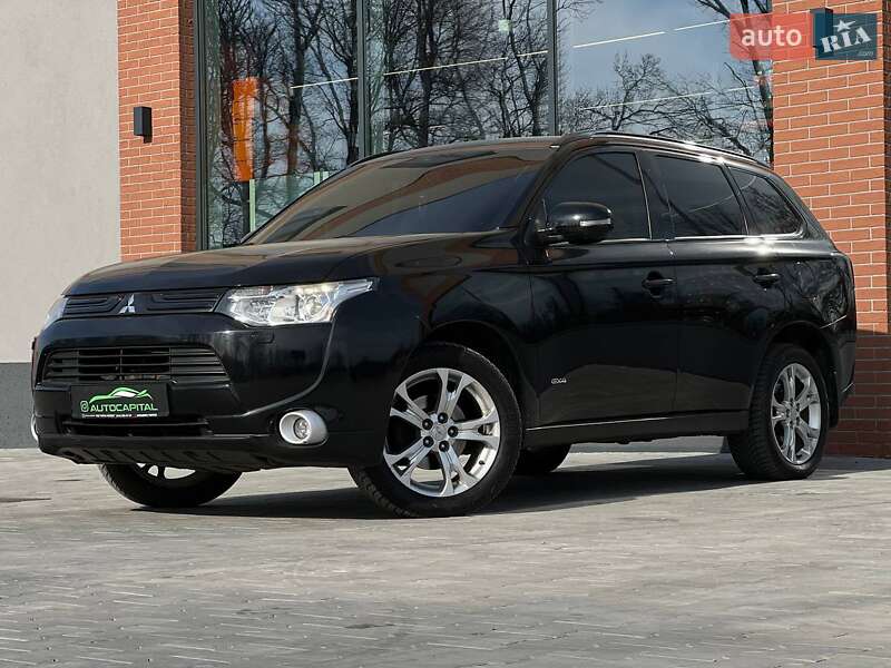 Внедорожник / Кроссовер Mitsubishi Outlander 2012 в 