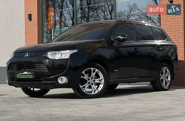 Внедорожник / Кроссовер Mitsubishi Outlander 2012 в 