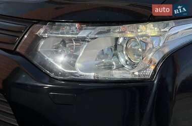 Внедорожник / Кроссовер Mitsubishi Outlander 2012 в 