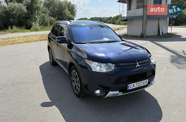 Позашляховик / Кросовер Mitsubishi Outlander 2015 в Звенигородці