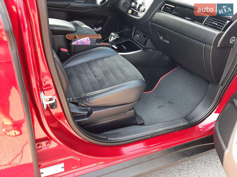 Внедорожник / Кроссовер Mitsubishi Outlander 2019 в Полтаве