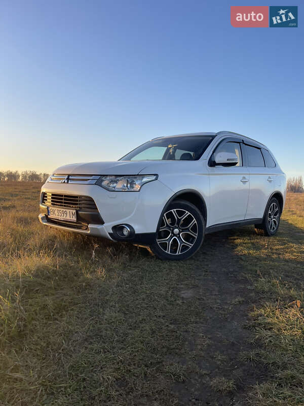 Внедорожник / Кроссовер Mitsubishi Outlander 2014 в Хмельницком