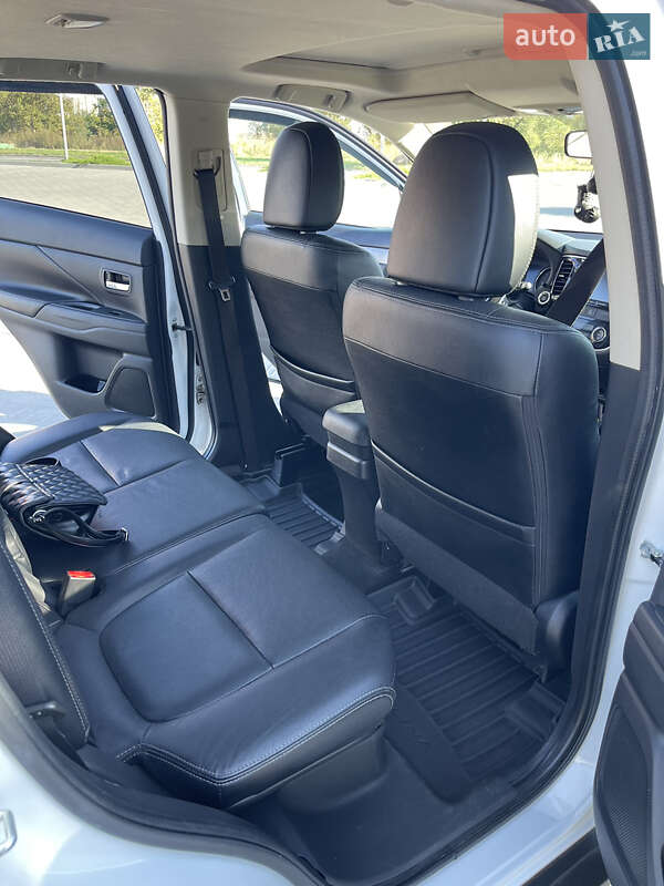Внедорожник / Кроссовер Mitsubishi Outlander 2014 в Хмельницком