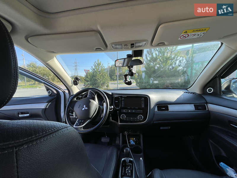 Внедорожник / Кроссовер Mitsubishi Outlander 2014 в Хмельницком