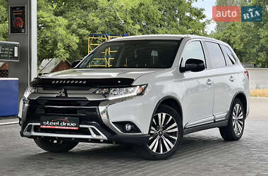 Внедорожник / Кроссовер Mitsubishi Outlander 2018 в Николаеве