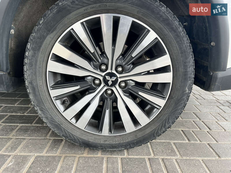 Внедорожник / Кроссовер Mitsubishi Outlander 2018 в Николаеве