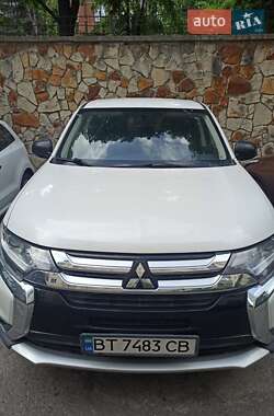 Внедорожник / Кроссовер Mitsubishi Outlander 2017 в Киеве