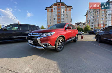 Внедорожник / Кроссовер Mitsubishi Outlander 2016 в Киеве