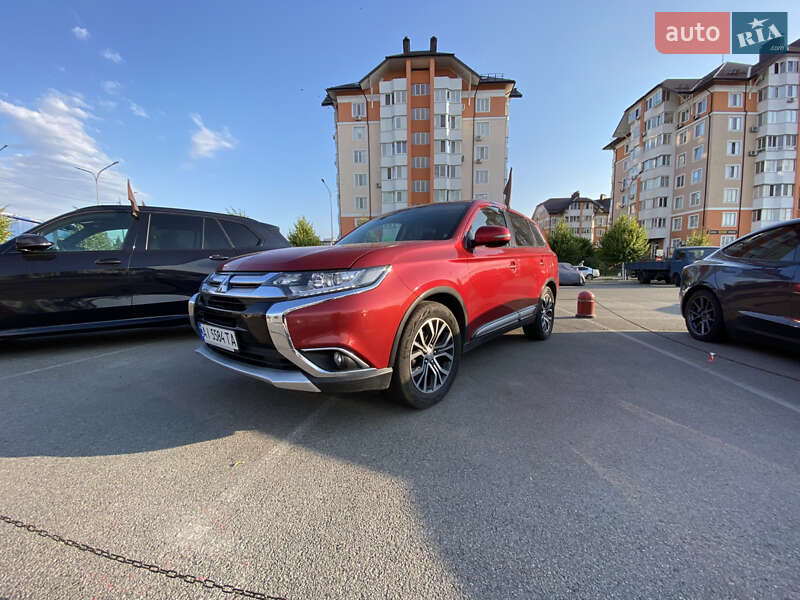 Внедорожник / Кроссовер Mitsubishi Outlander 2016 в Киеве