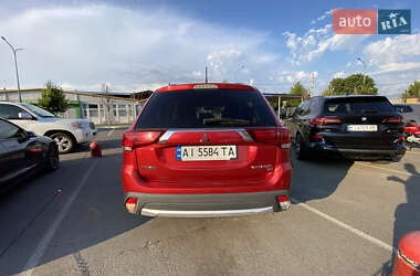 Внедорожник / Кроссовер Mitsubishi Outlander 2016 в 