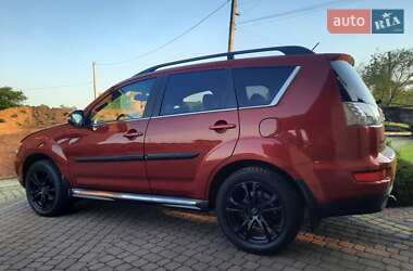Внедорожник / Кроссовер Mitsubishi Outlander 2012 в 